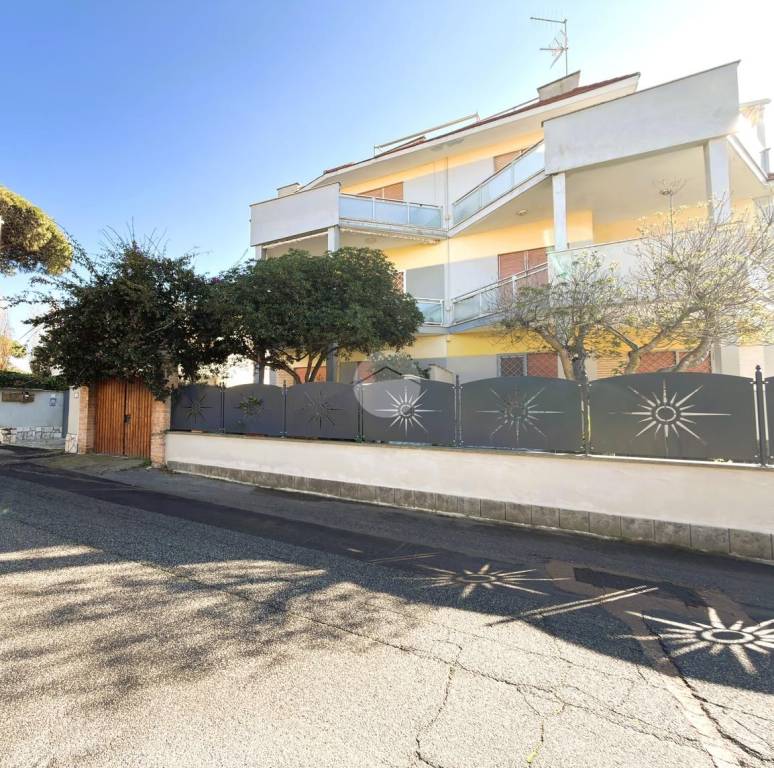 appartamento in vendita ad Anzio in zona Mare