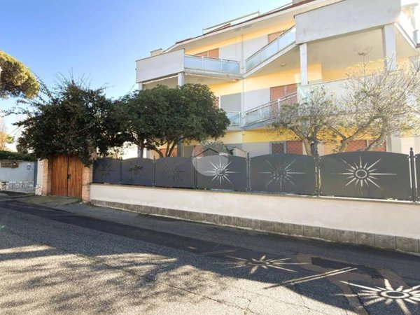 appartamento in vendita ad Anzio in zona Mare