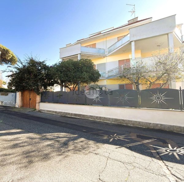 appartamento in vendita ad Anzio in zona Mare