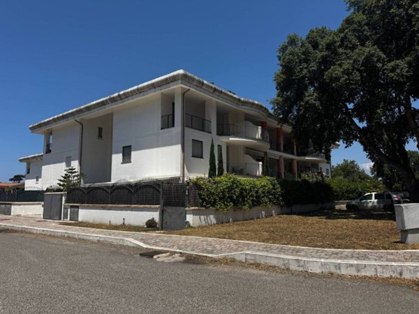 appartamento in vendita ad Anzio in zona Villa Claudia