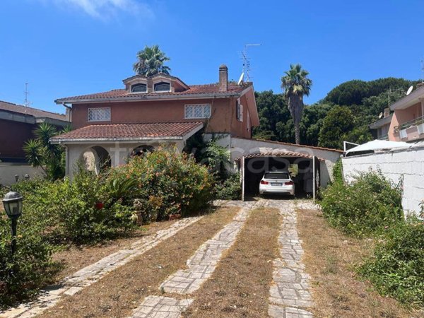 casa indipendente in vendita ad Anzio in zona Villa Claudia