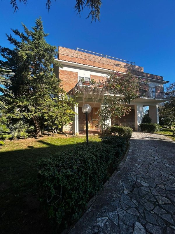 casa indipendente in vendita ad Anzio in zona Villa Claudia