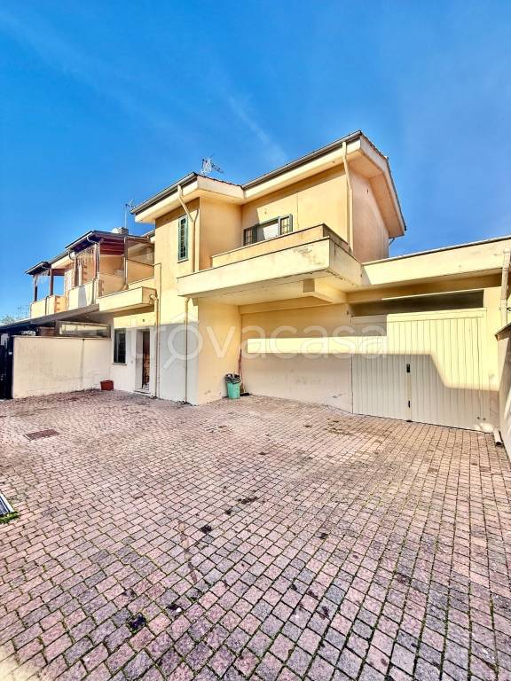 casa indipendente in vendita ad Anzio in zona Villa Claudia