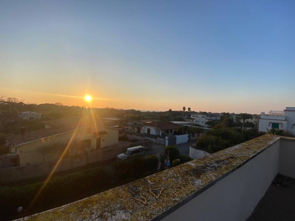 casa indipendente in vendita ad Anzio in zona Lido dei Pini