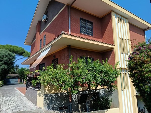 casa indipendente in vendita ad Anzio in zona Villa Claudia
