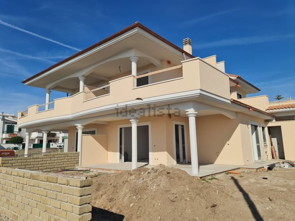 casa indipendente in vendita ad Anzio in zona Lido delle Sirene