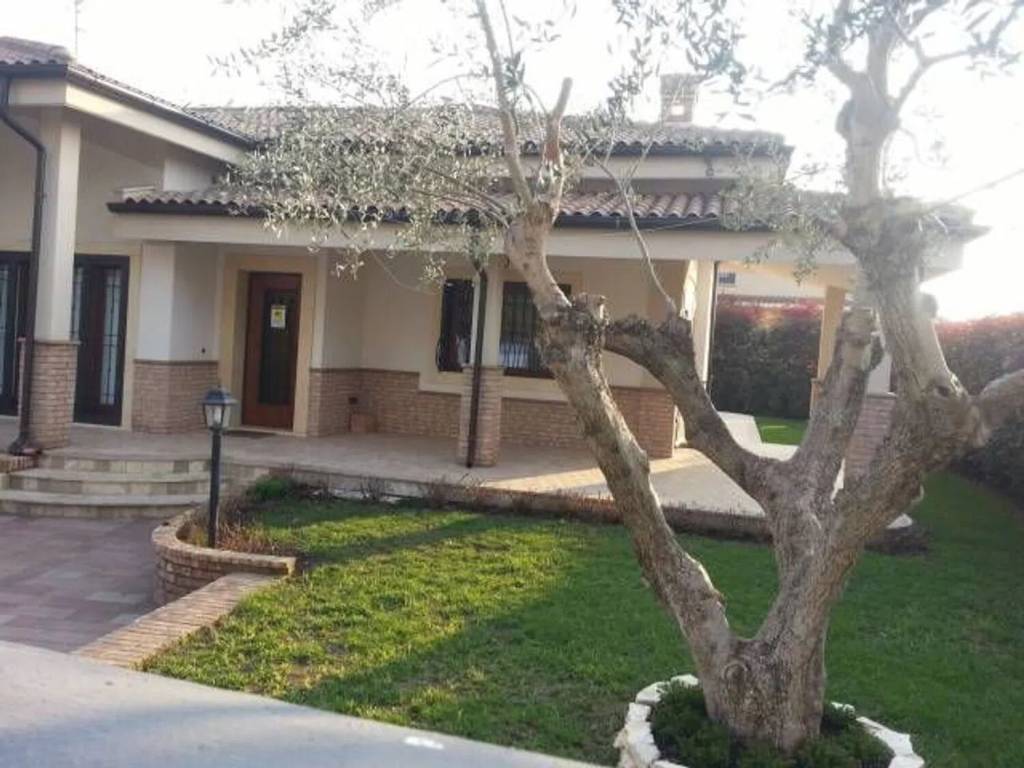 casa indipendente in vendita ad Anzio