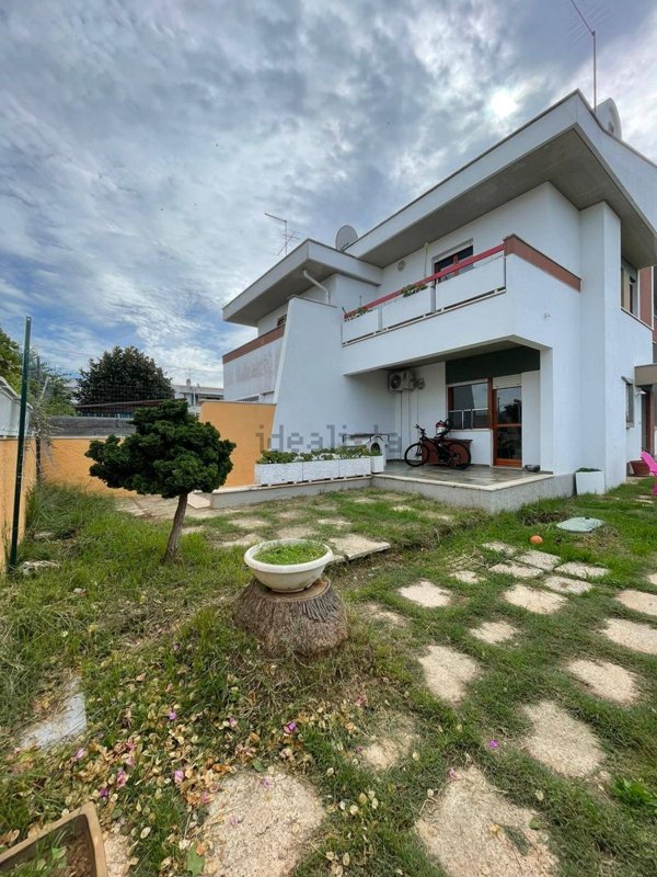 casa indipendente in vendita ad Anzio in zona Villa Claudia