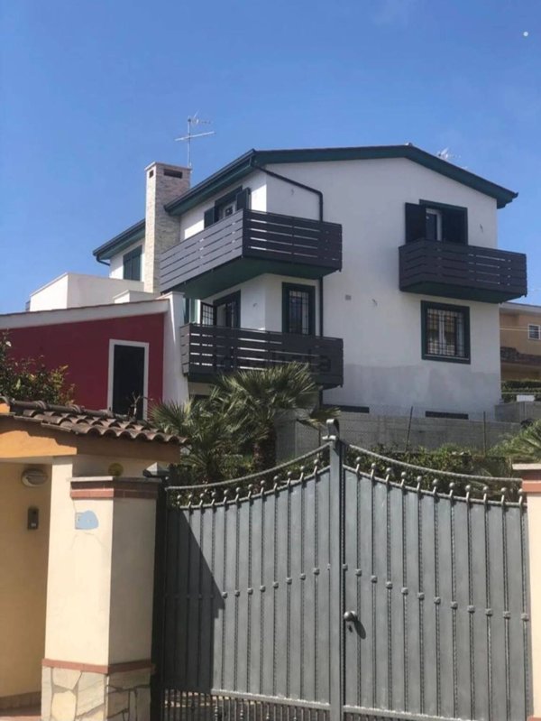 casa indipendente in vendita ad Anzio in zona Villa Claudia