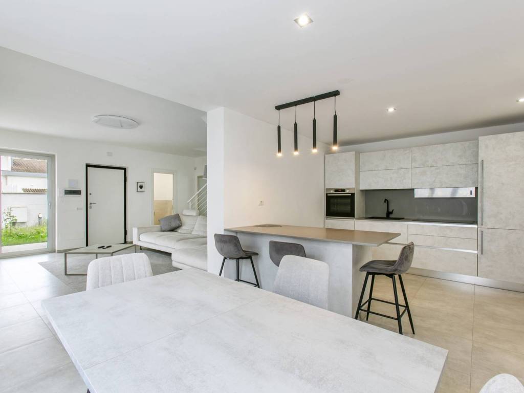 casa indipendente in vendita ad Anzio in zona Villa Claudia