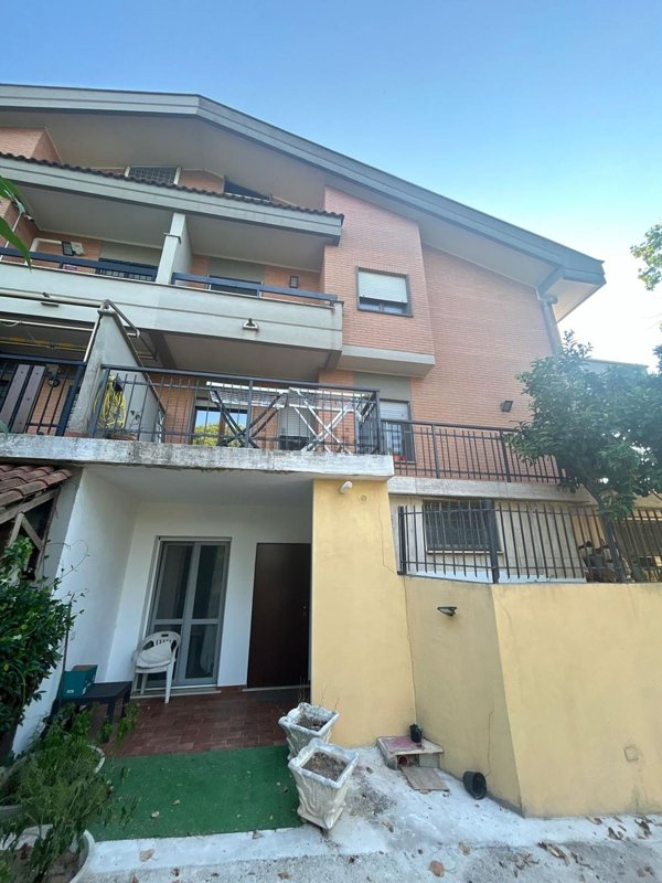 casa indipendente in vendita ad Anzio in zona Mare