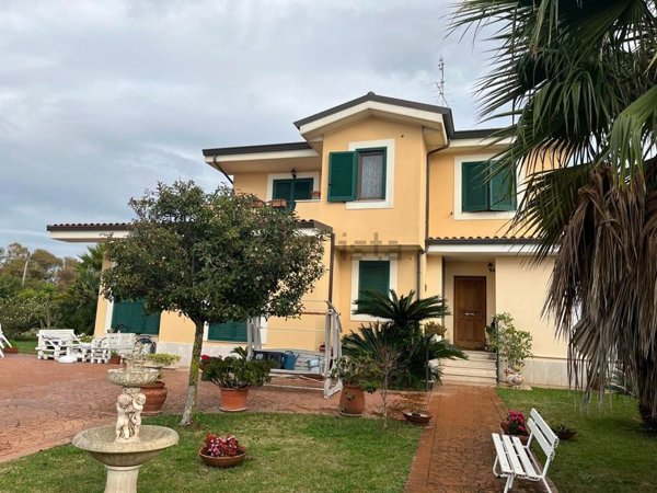 casa indipendente in vendita ad Anzio in zona Mare
