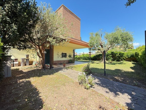 casa indipendente in vendita ad Anzio in zona Marechiaro