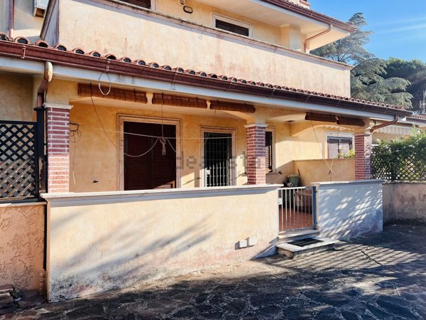 casa indipendente in vendita ad Anzio