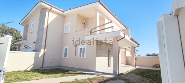 casa indipendente in vendita ad Anzio in zona Villa Claudia