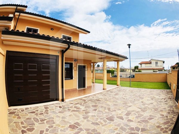 casa indipendente in vendita ad Anzio