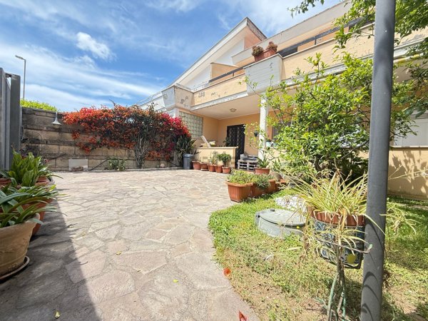 casa indipendente in vendita ad Anzio in zona Villa Claudia