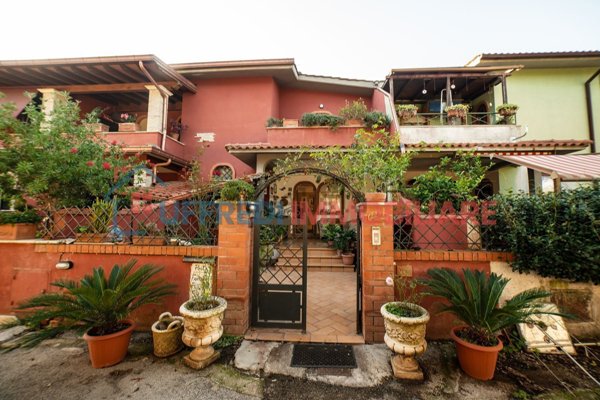casa indipendente in vendita ad Anzio in zona Villa Claudia