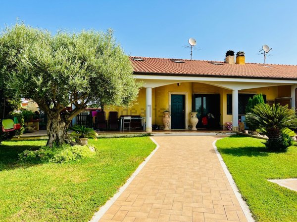 casa indipendente in vendita ad Anzio