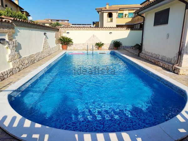 casa indipendente in vendita ad Anzio