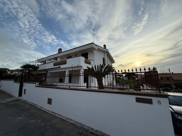 casa indipendente in vendita ad Anzio in zona Villa Claudia