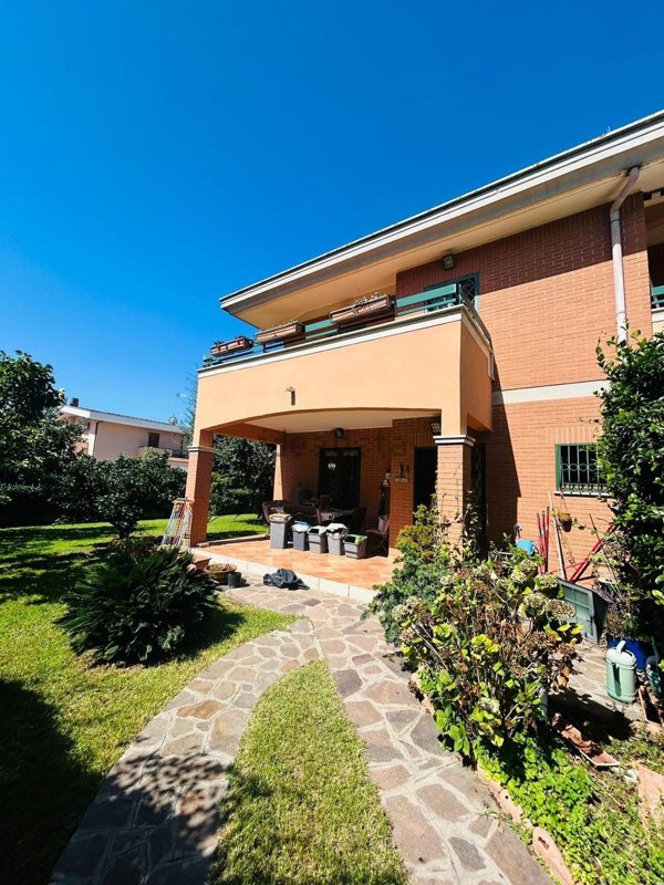 casa indipendente in vendita ad Anzio in zona Villa Claudia