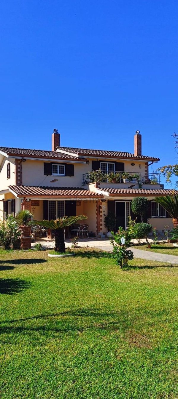 casa indipendente in vendita ad Anzio