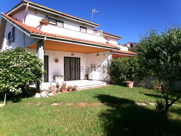 casa indipendente in vendita ad Anzio in zona Villa Claudia