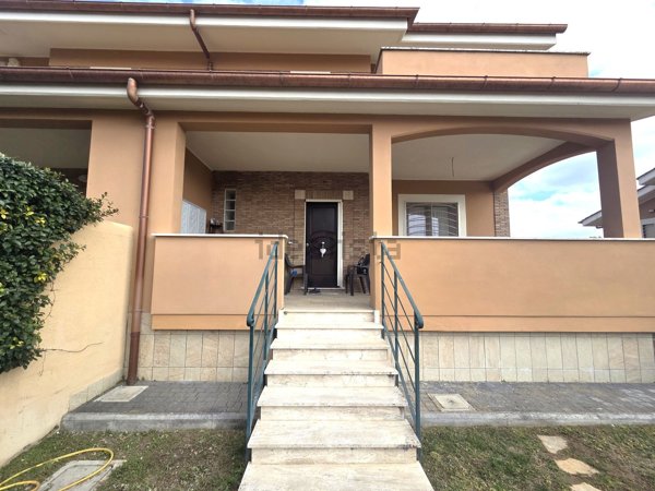 casa indipendente in vendita ad Anzio in zona Villa Claudia