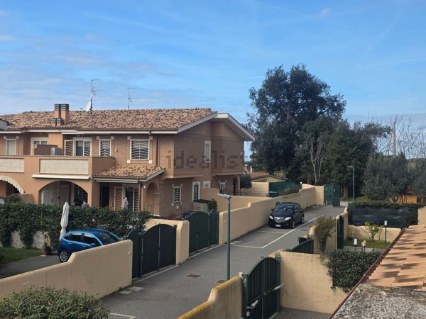 casa indipendente in vendita ad Anzio in zona Villa Claudia