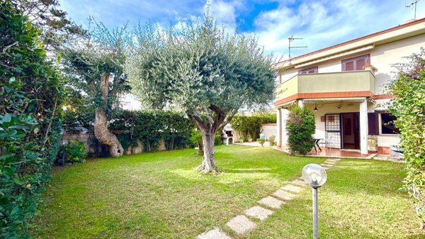casa indipendente in vendita ad Anzio in zona Mare