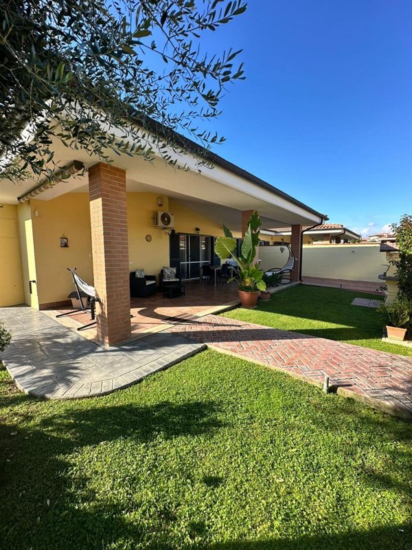 casa indipendente in vendita ad Anzio in zona Marechiaro