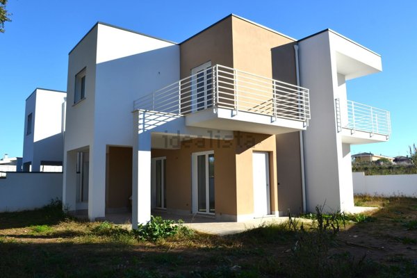 casa indipendente in vendita ad Anzio in zona Villa Claudia