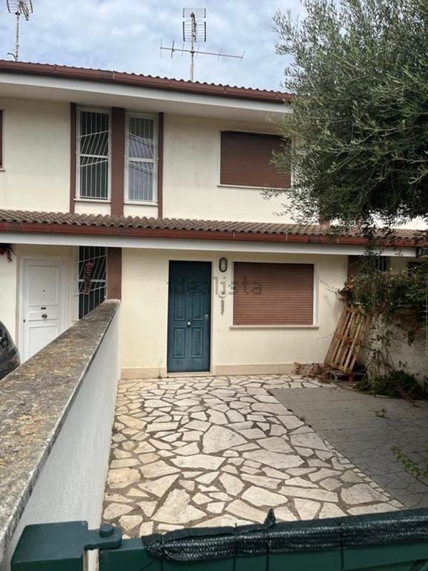 appartamento in vendita ad Anzio in zona Mare