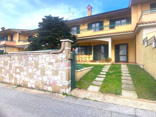 casa indipendente in vendita ad Anzio in zona Mare