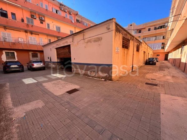locale commerciale in vendita ad Anzio