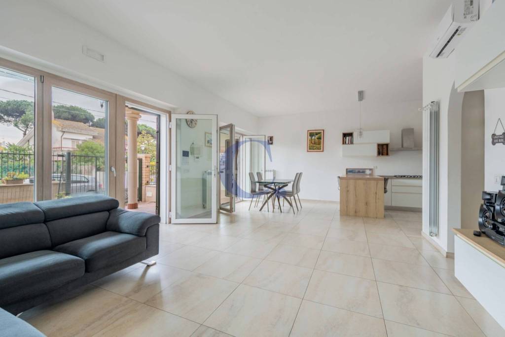 appartamento in vendita ad Anzio in zona Villa Claudia