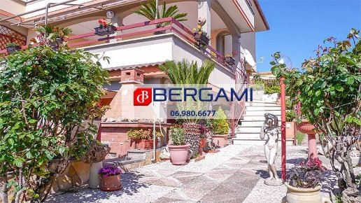 casa indipendente in vendita ad Anzio in zona Mare