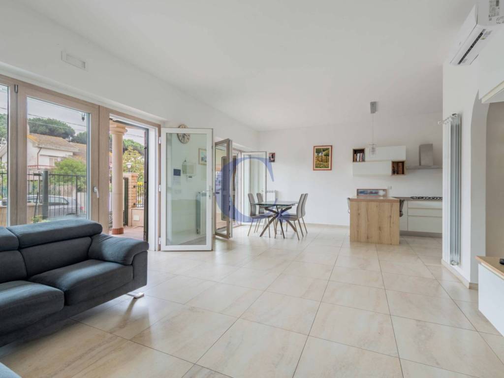 appartamento in vendita ad Anzio in zona Villa Claudia