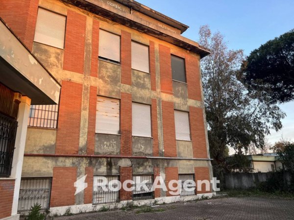 locale commerciale in vendita ad Anzio in zona Cincinnato