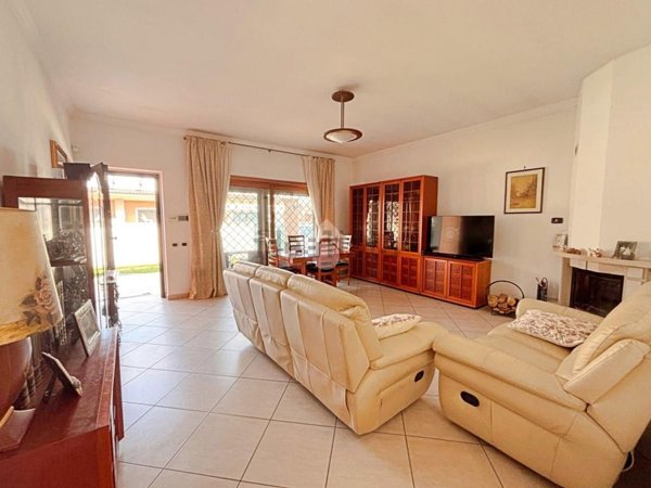 casa indipendente in vendita ad Anzio in zona Villa Claudia