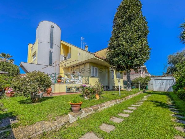 casa indipendente in vendita ad Anzio in zona Stazione