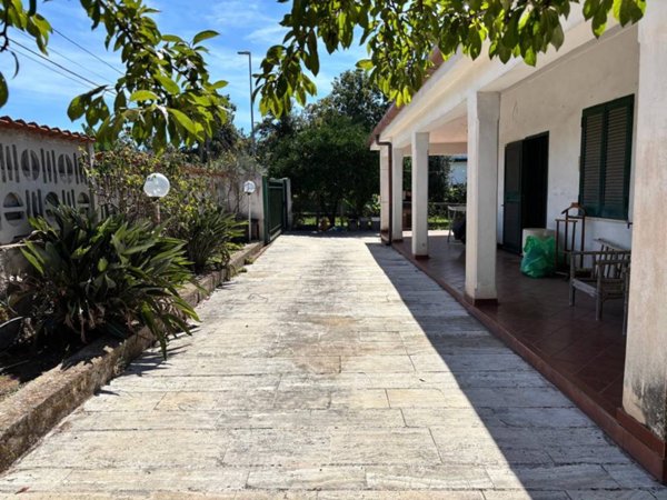 casa indipendente in vendita ad Anzio in zona Stazione