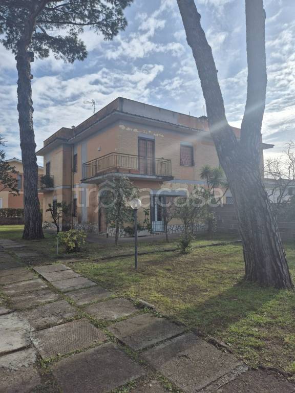 casa indipendente in vendita ad Anzio in zona Villa Claudia