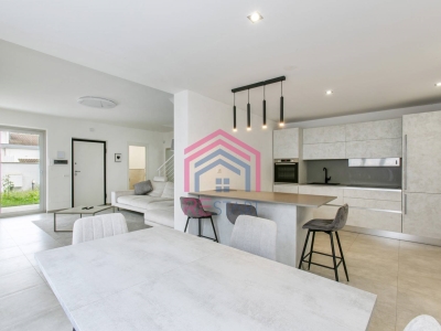 casa indipendente in vendita ad Anzio in zona Villa Claudia