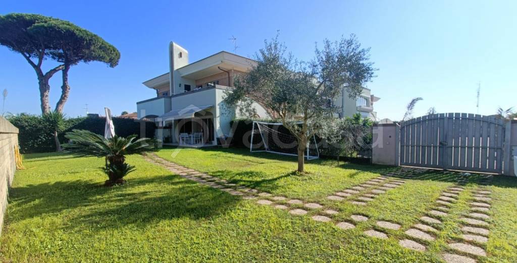 casa indipendente in vendita ad Anzio in zona Mare