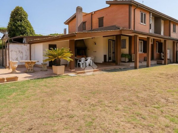casa indipendente in vendita ad Anzio in zona Lido dei Pini