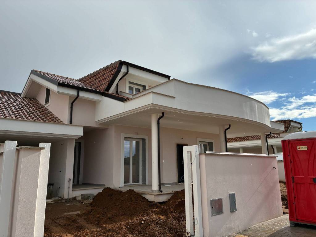 casa indipendente in vendita ad Anzio in zona Marechiaro