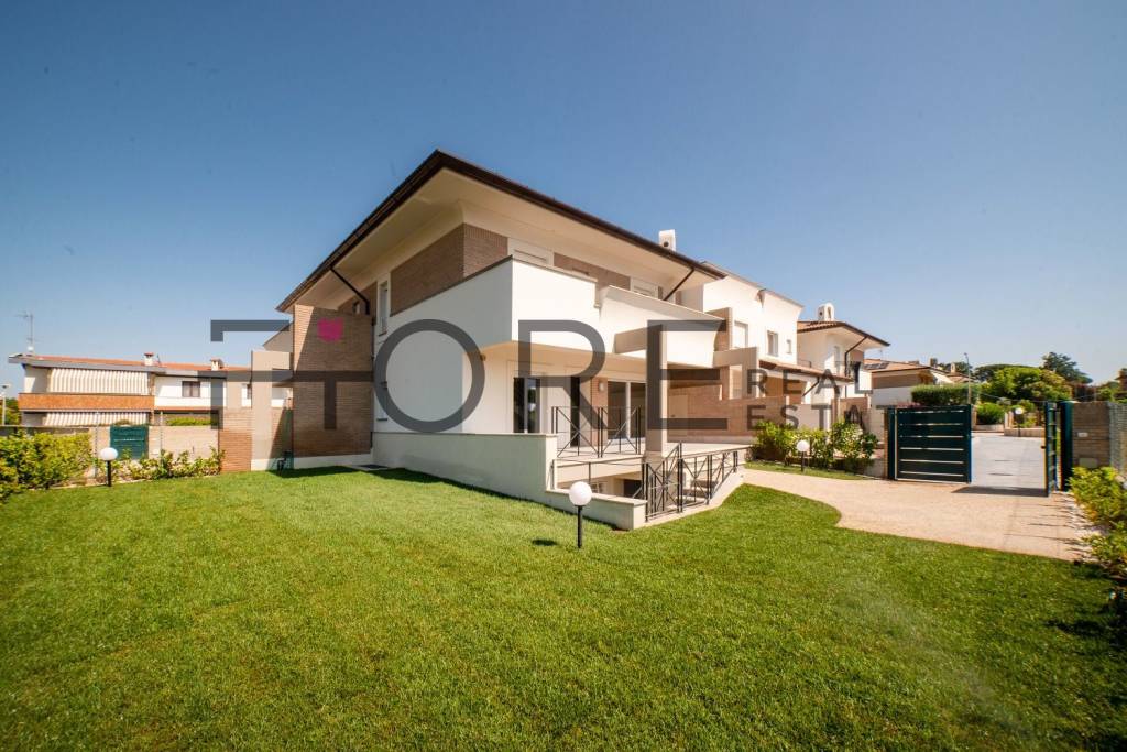 casa indipendente in vendita ad Anzio in zona Stazione