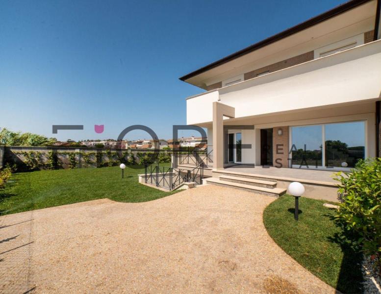 casa indipendente in vendita ad Anzio in zona Stazione